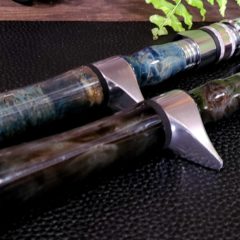 塗装方法を変えた2種類のグリップ