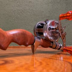 新居の大黒柱を使用したグリップ